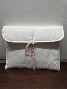 Quilted White Padded Laptop Sleeve with Pink Tie